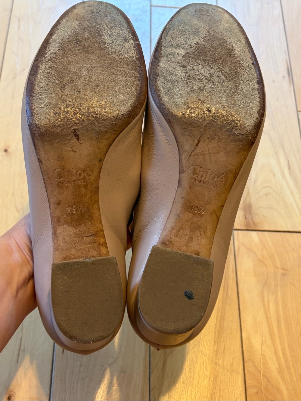 Chloé Lauren Scalloped Edge Block Heel Leather Pumps in nude taupe size 38.5 - Picture 9 of 10
